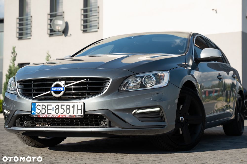 Volvo V60 D4 R-Design - 3