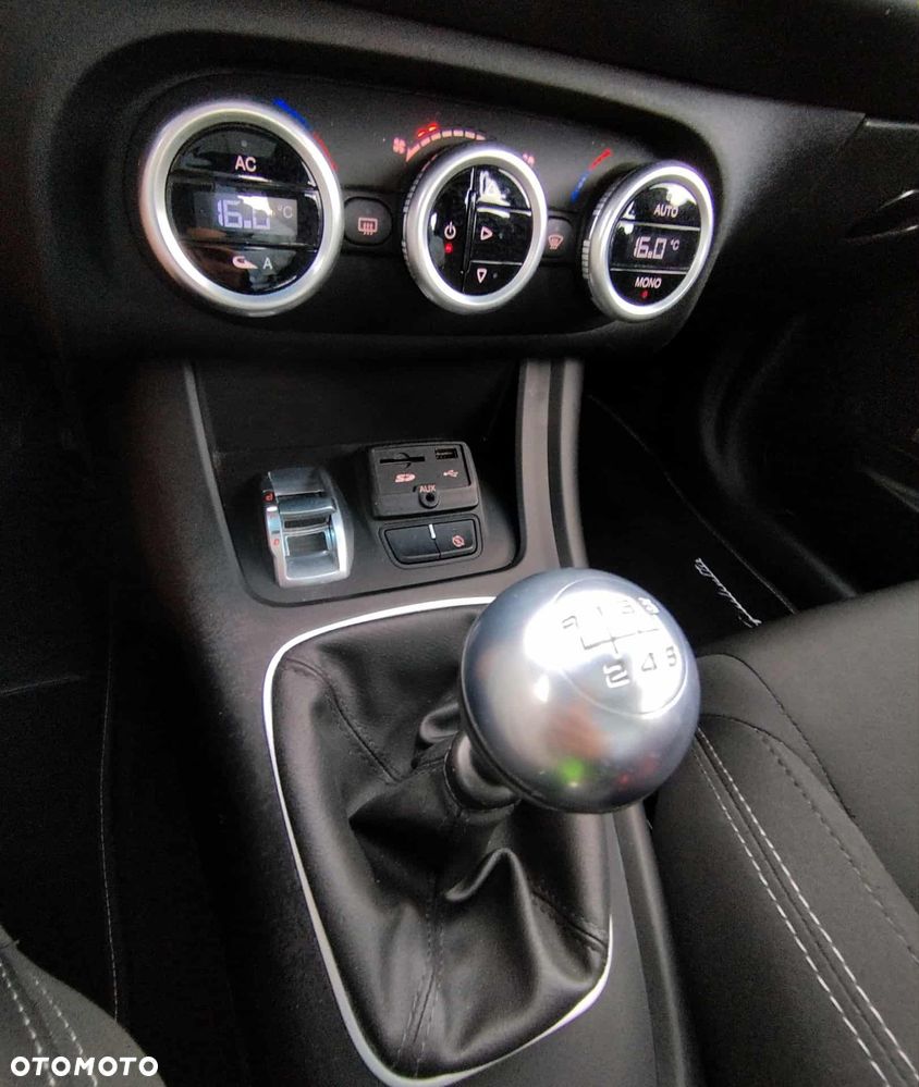 Alfa Romeo Giulietta 2.0 JTDM Distinctive - 12