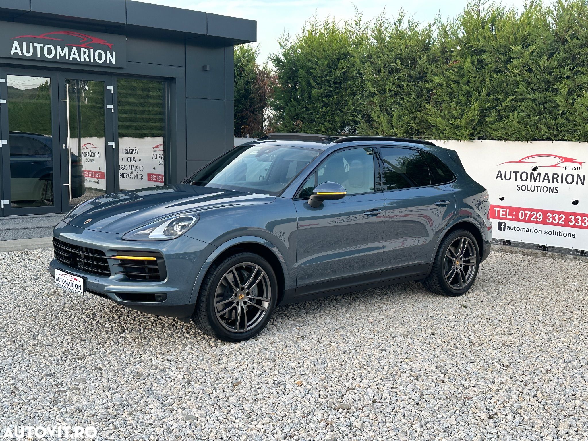 Porsche Cayenne - 1