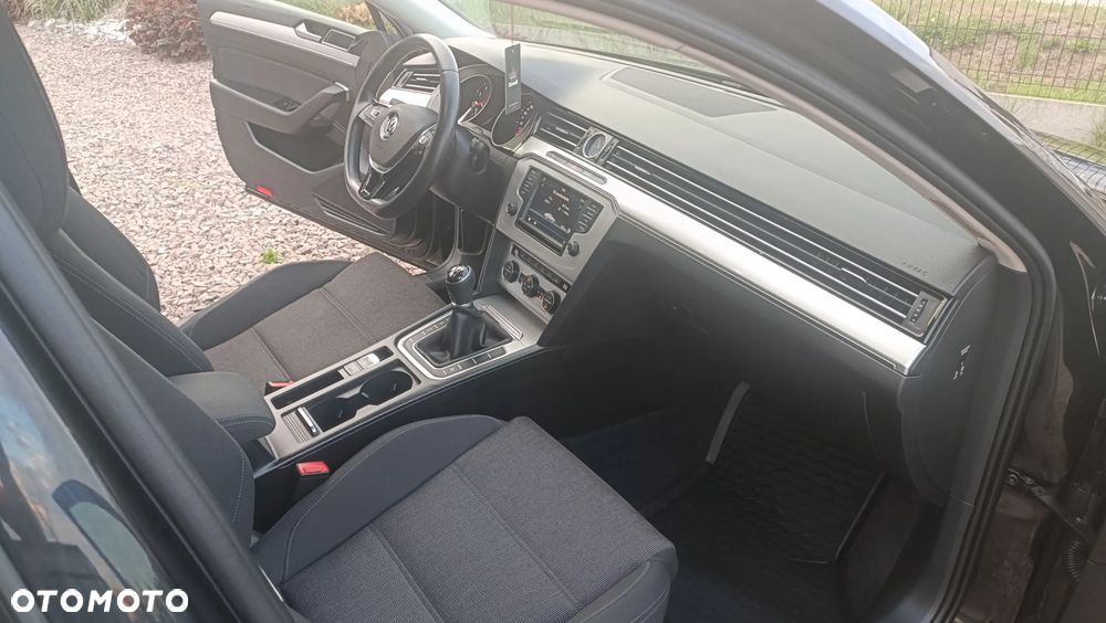 Volkswagen Passat - 12