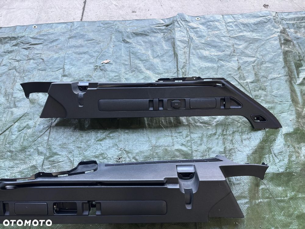 Skoda Superb III 3 prowadnica rolety bagażnka prawa lewa 3V9867761 3V9867762 - 2