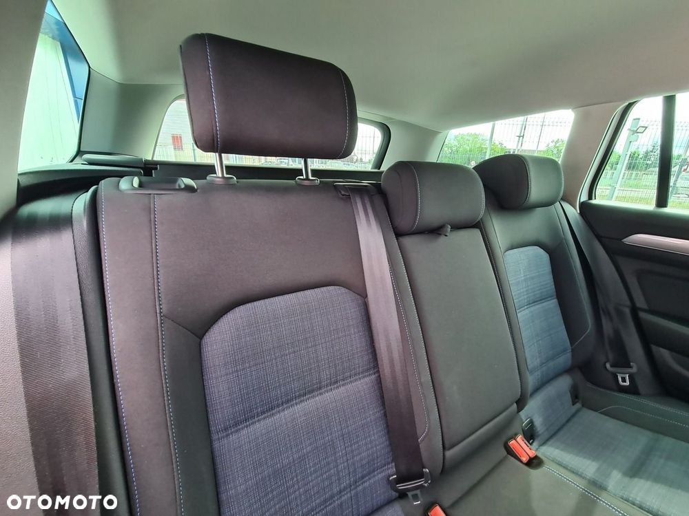 Volkswagen Passat - 37
