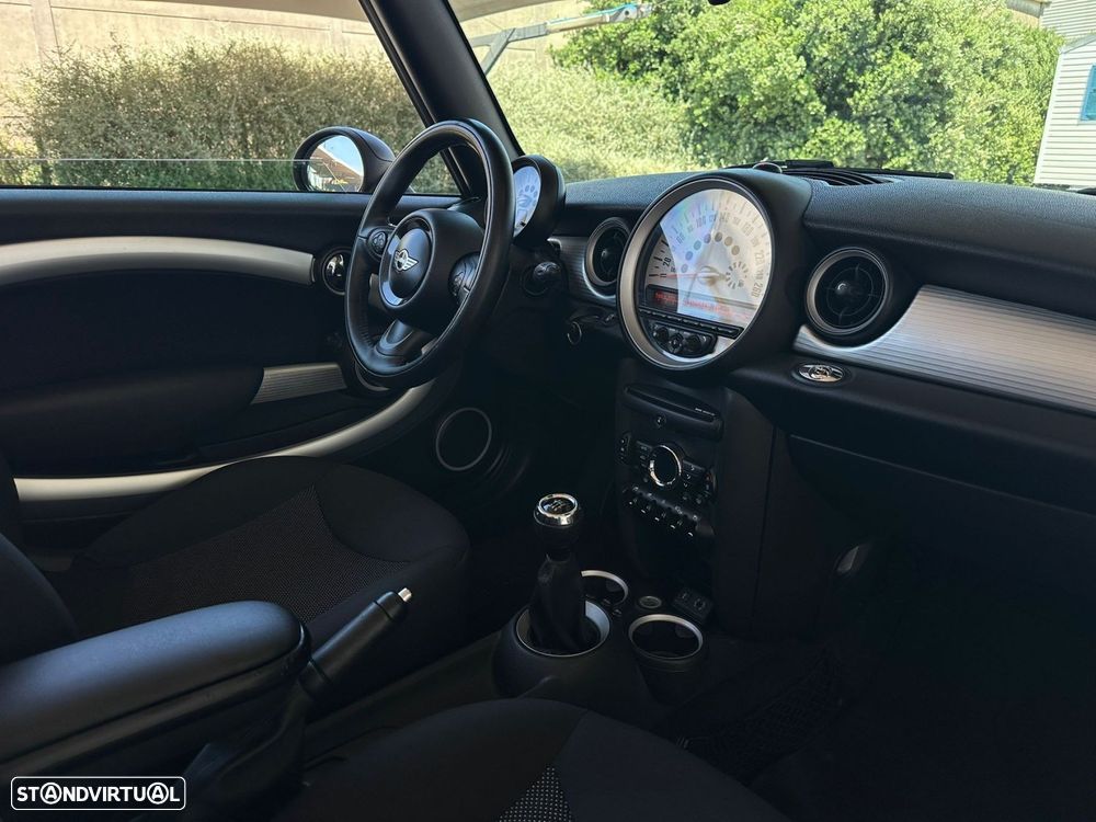 MINI Cabrio Cooper D - 12