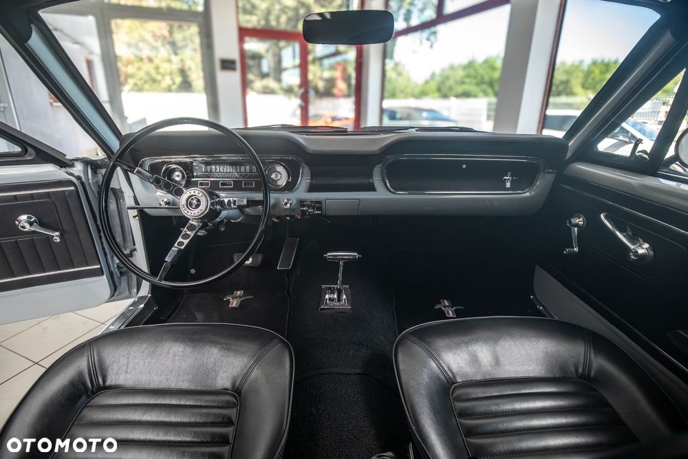Ford Mustang - 16