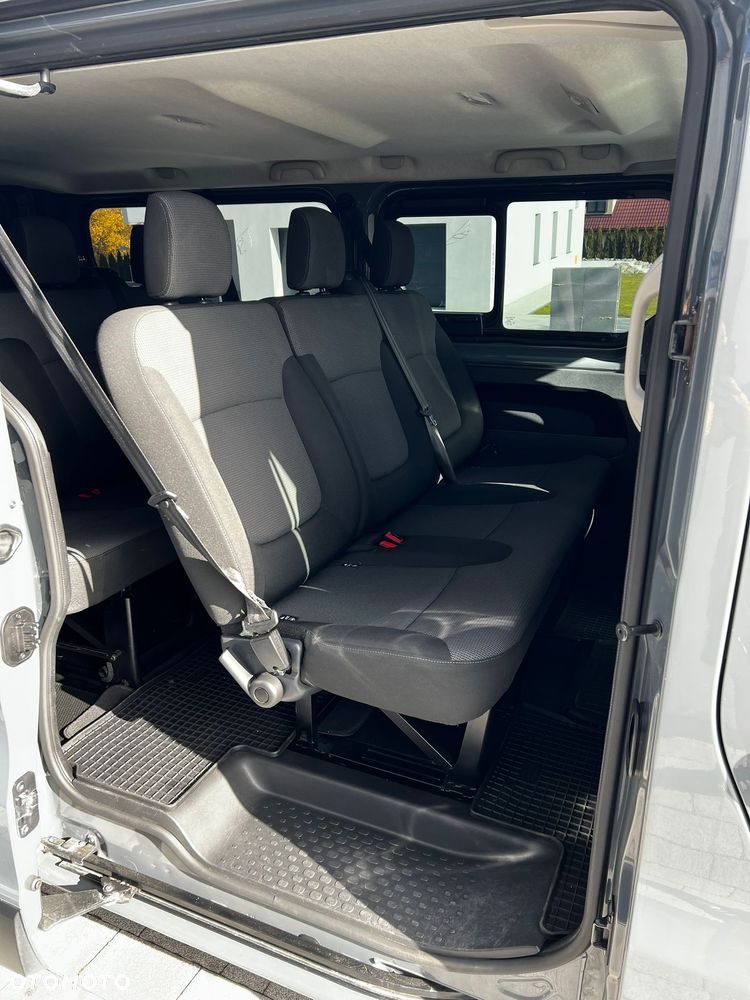 Renault Trafic 2.0 dCi - 11