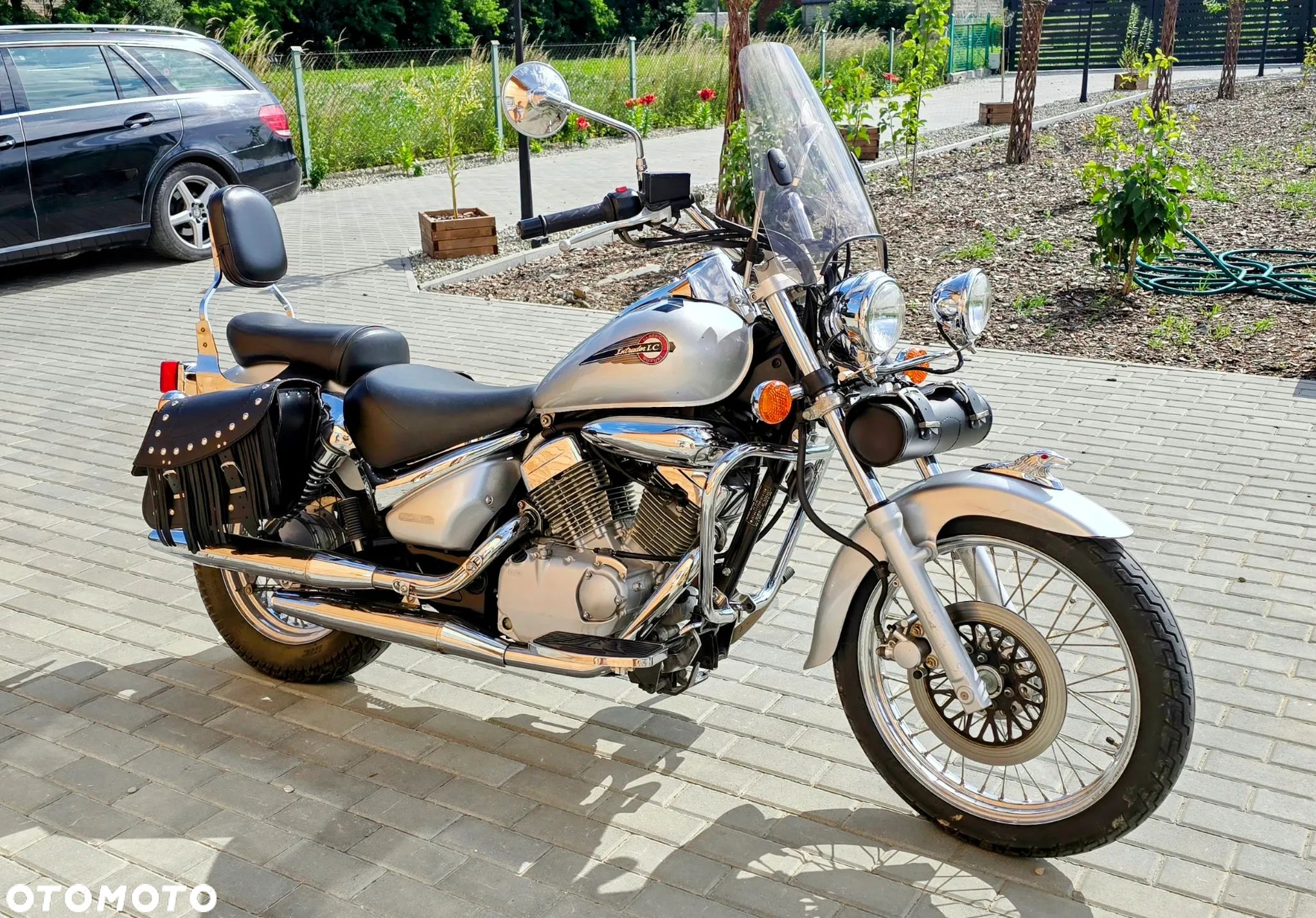 Suzuki Intruder - 1
