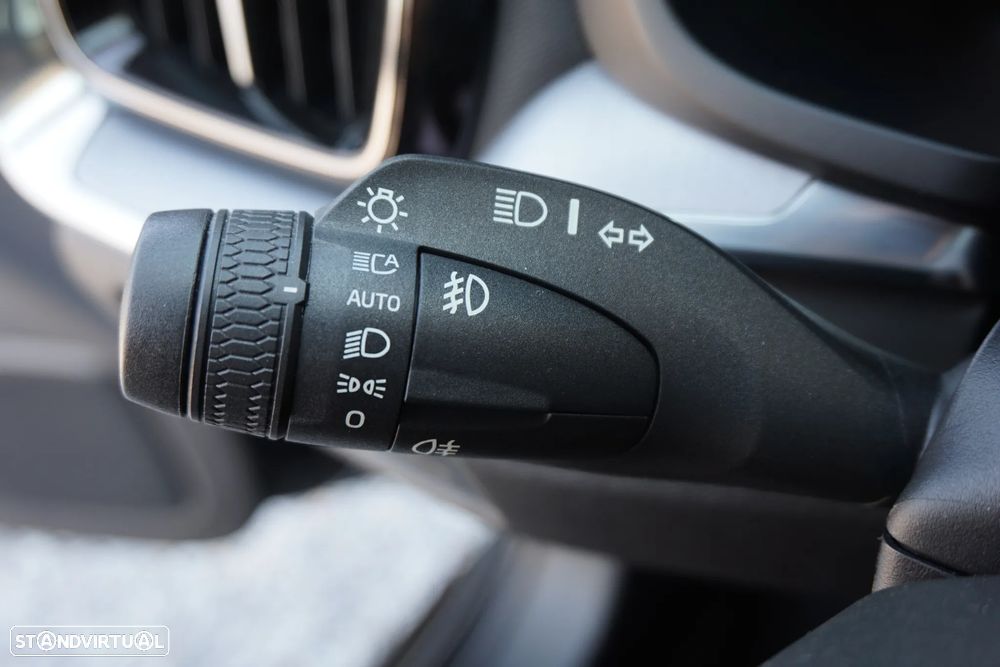 Volvo V60 2.0 B4 Momentum Core Geartronic - 30