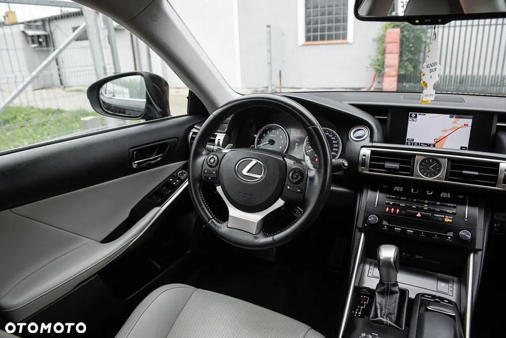 Lexus IS 300h Executive Line - 27