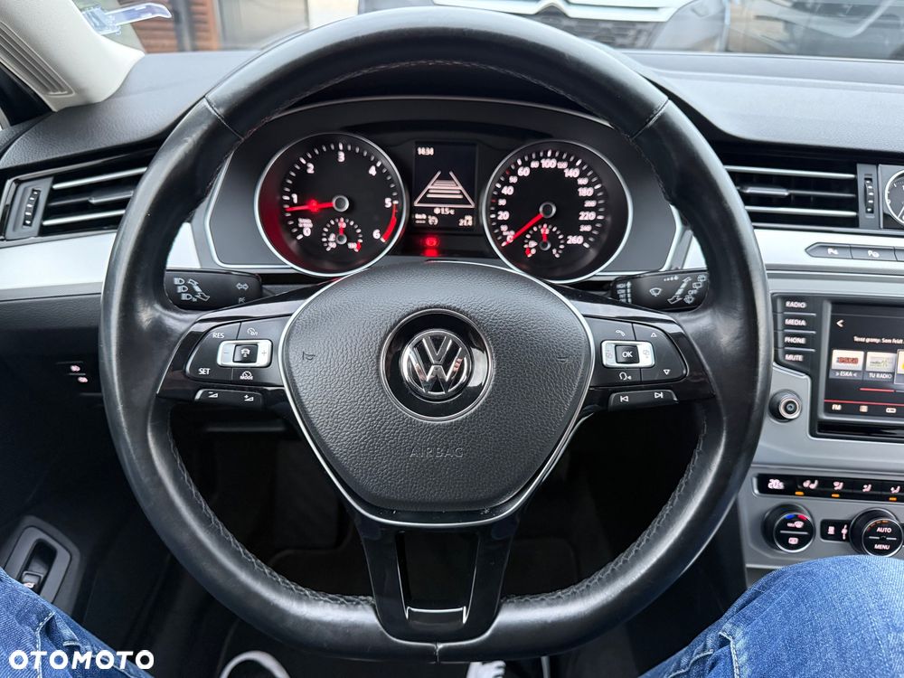 Volkswagen Passat 2.0 TDI (BlueMotion Technology) Highline - 25