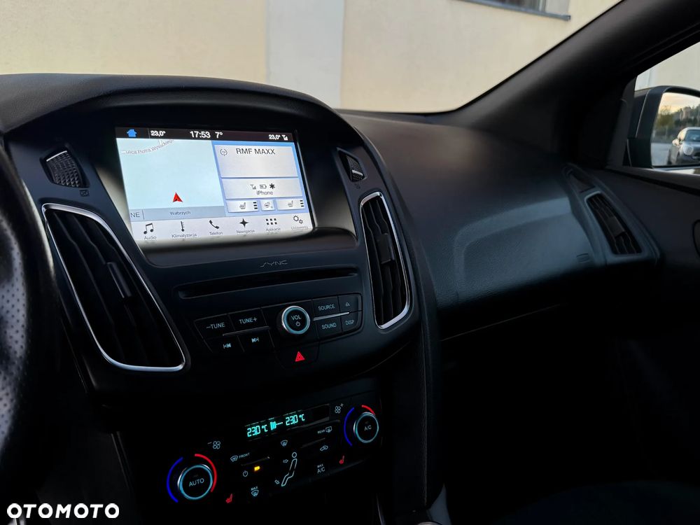 Ford Focus Turnier 1.5 EcoBlue Start-Stopp-System ST-LINE - 33