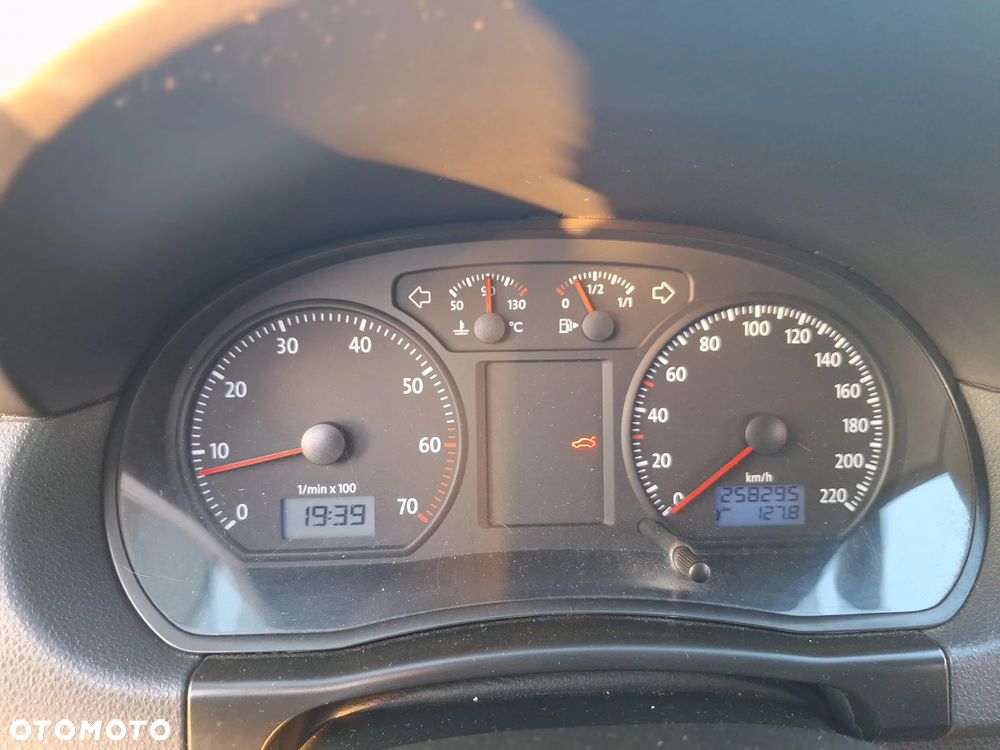 Volkswagen Polo 1.4 16V Trendline - 12