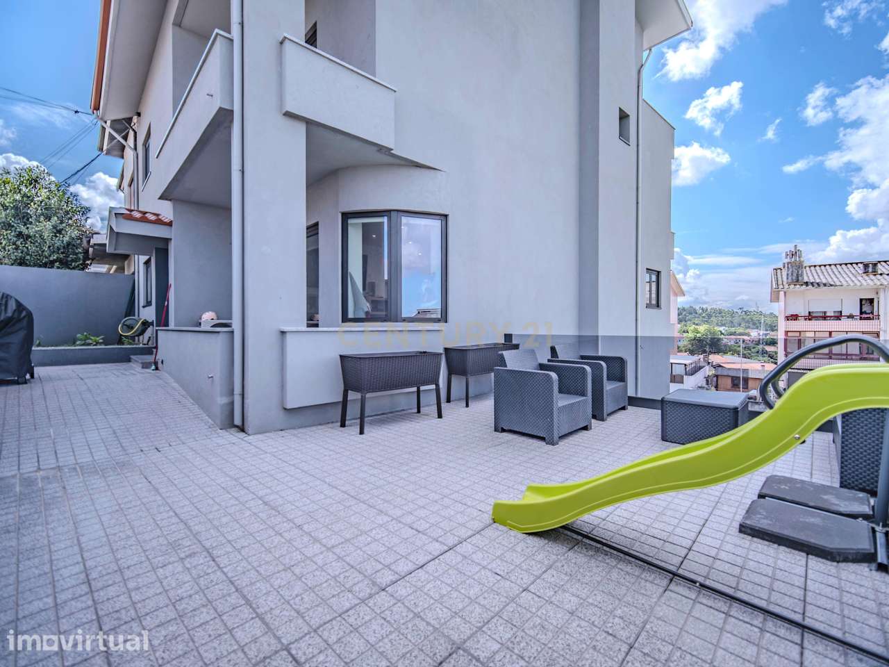 Moradia T4+1 | Piscina | Garagem | Terraço | Sótão | Renovada| Baguim - Grande imagem: 3/33