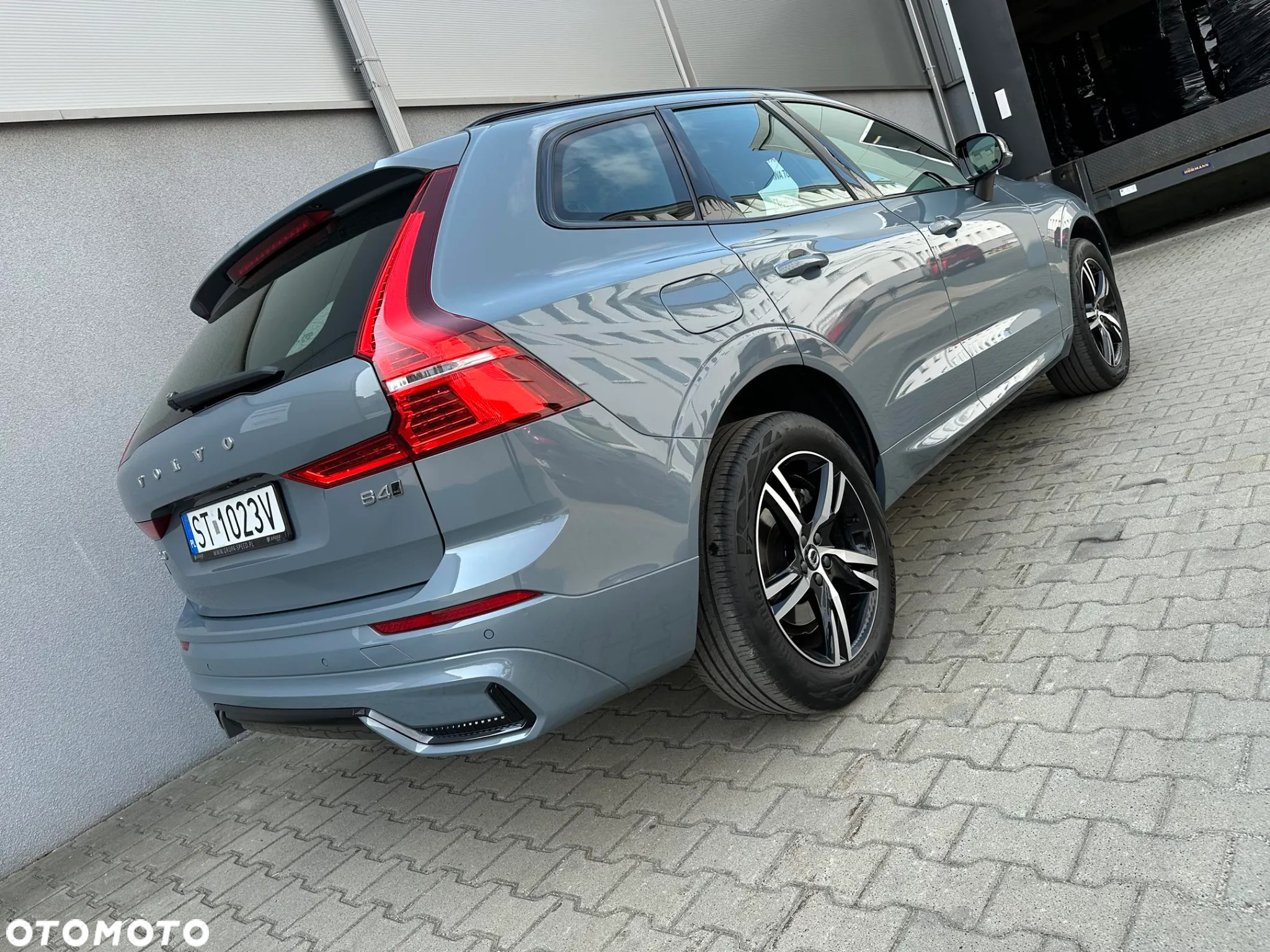 Volvo XC 60 B4 D AWD Plus Dark - 4