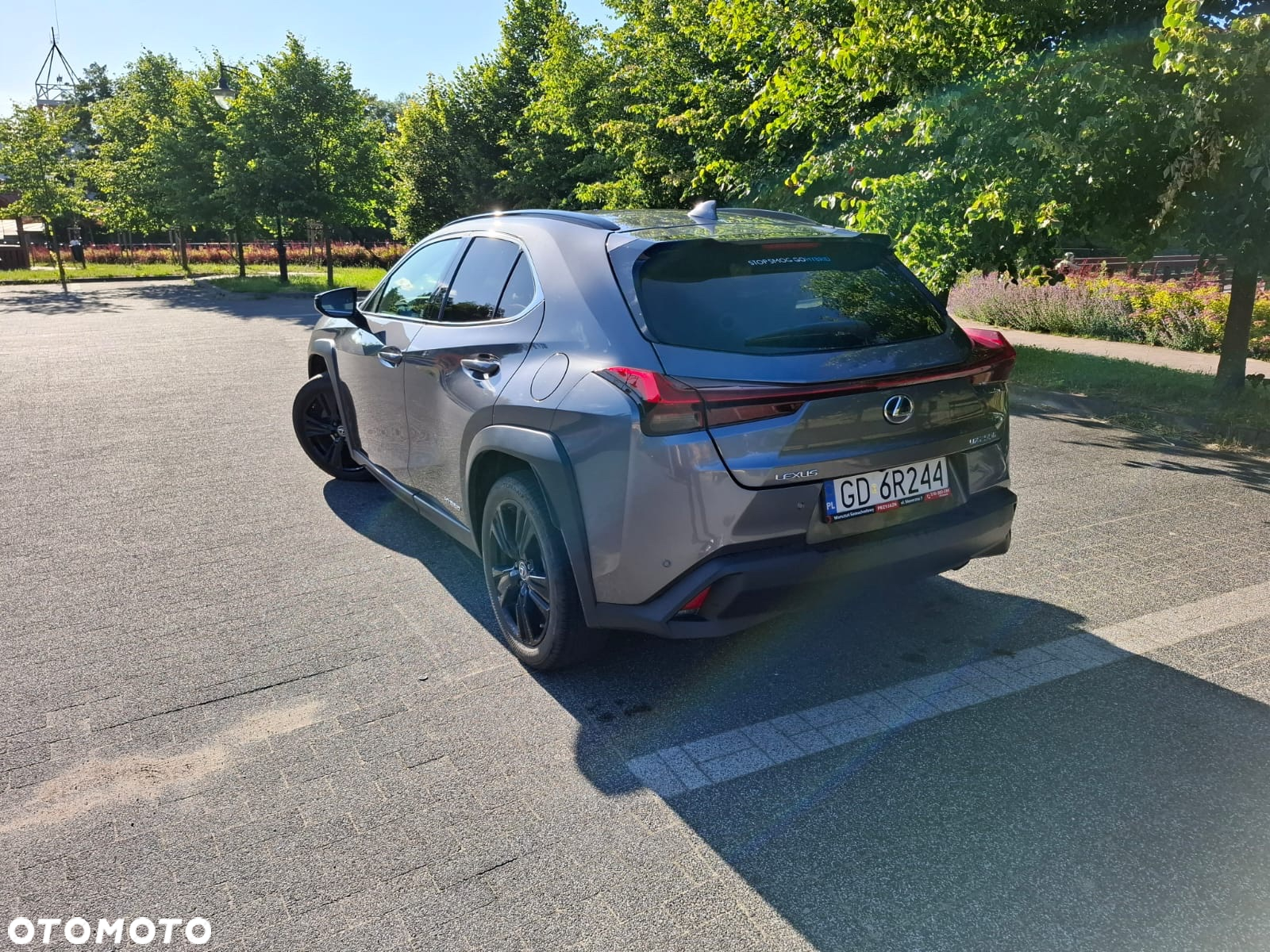 Lexus UX - 4