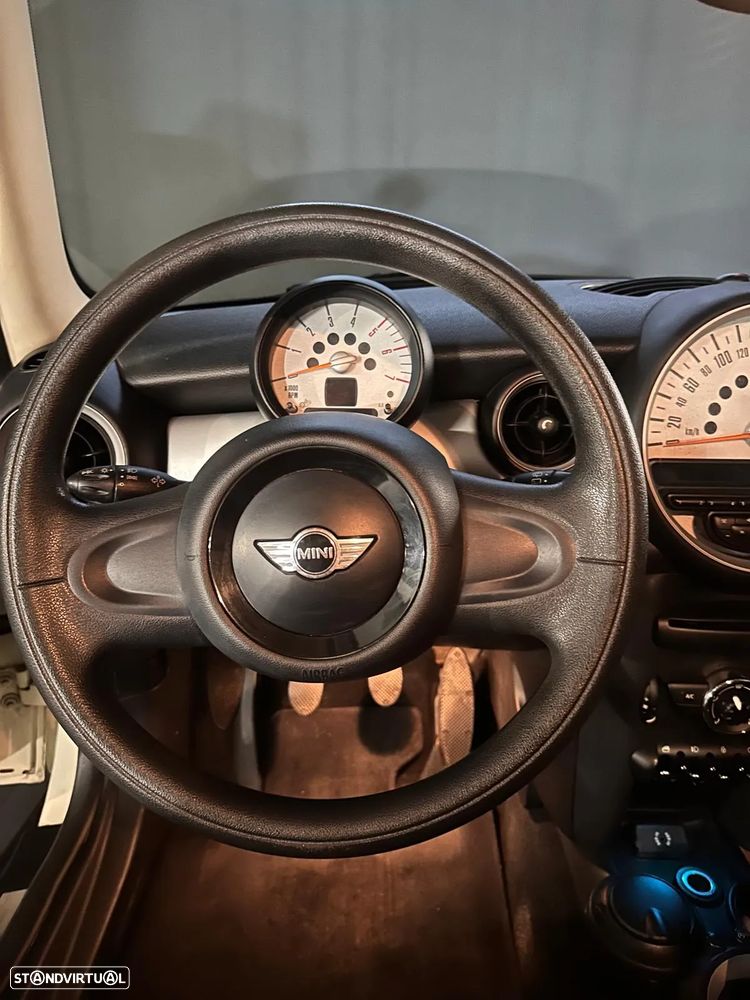 MINI 3 Portas One D - 10