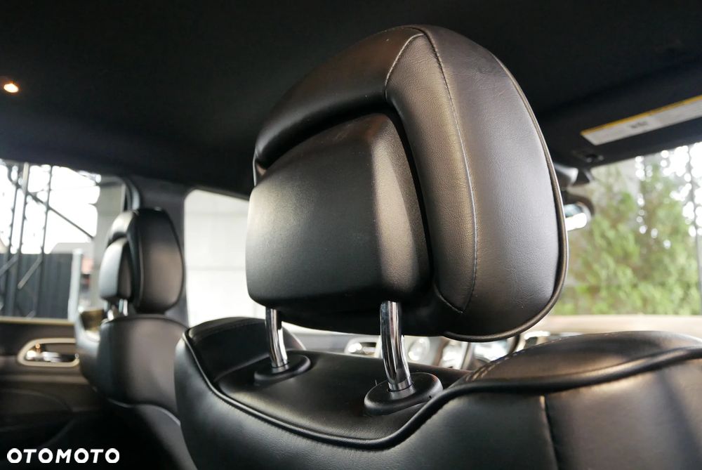 Jeep Grand Cherokee - 28