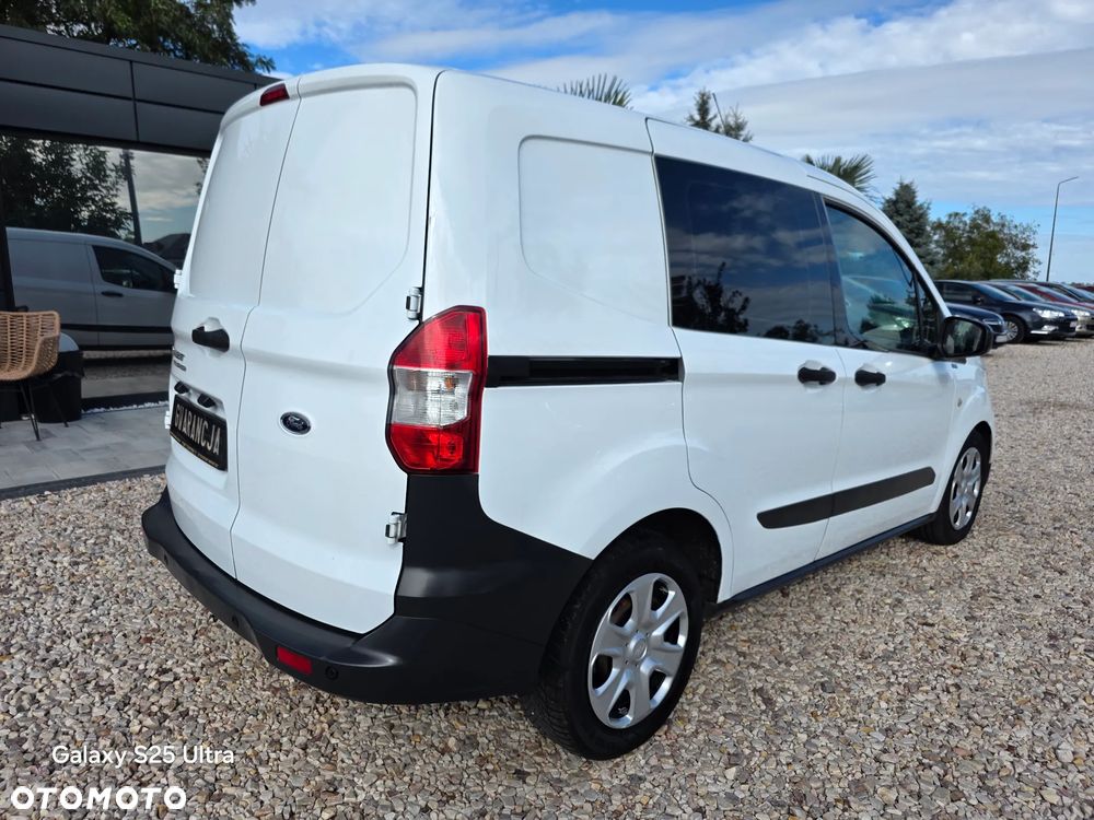 Ford Transit Courier - 12