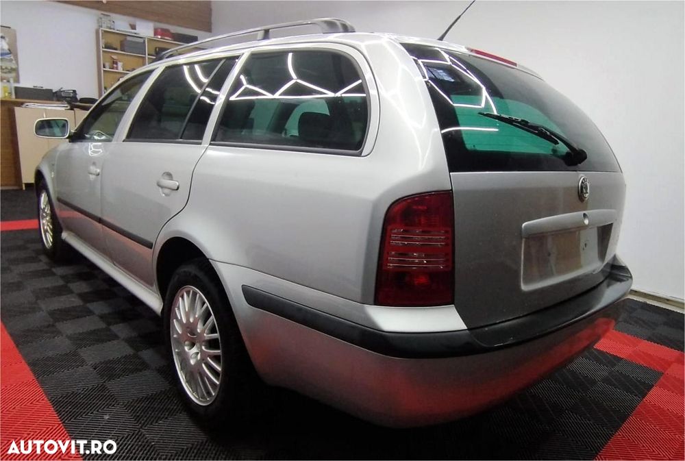 Skoda Octavia Combi 1.6 Elegance - 4