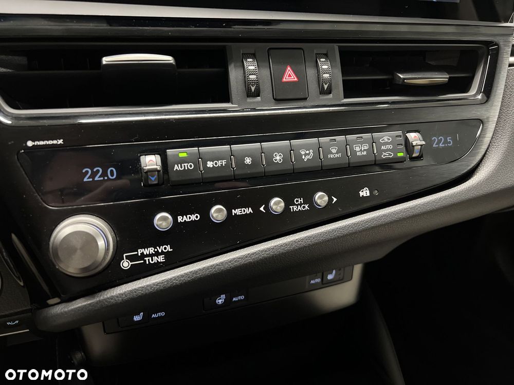 Lexus ES 300h Business Edition - 30