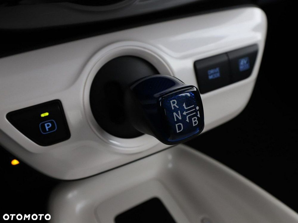 Toyota Prius 1.8 Hybrid Premium - 29