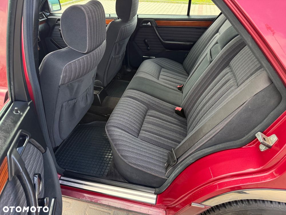 Mercedes-Benz W124 (1984-1993) - 12