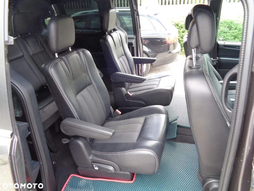 Chrysler Town & Country 3.6 Limited - 7