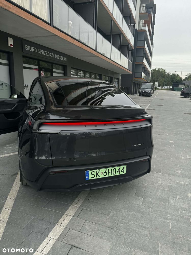 Tesla Model Y - 2