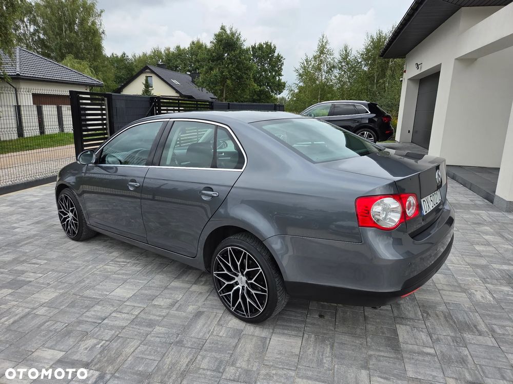 Volkswagen Jetta 2.0 FSI Comfortline - 13
