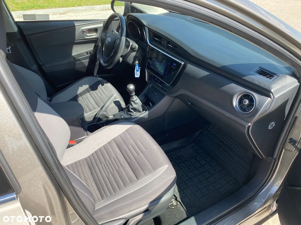 Toyota Auris 1.6 Premium - 20