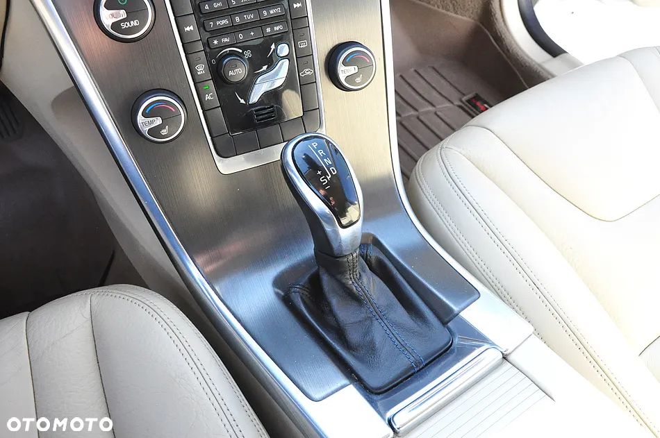 Volvo XC 60 T6 AWD Momentum - 30
