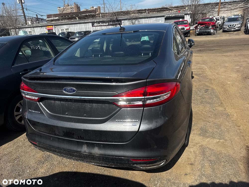Ford Fusion 2.0 EcoBoost Titanium - 10