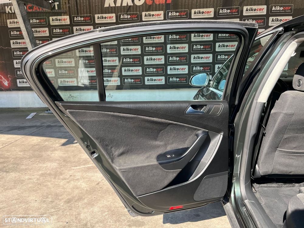 VW Passat 2.0 TDI Highline - 33