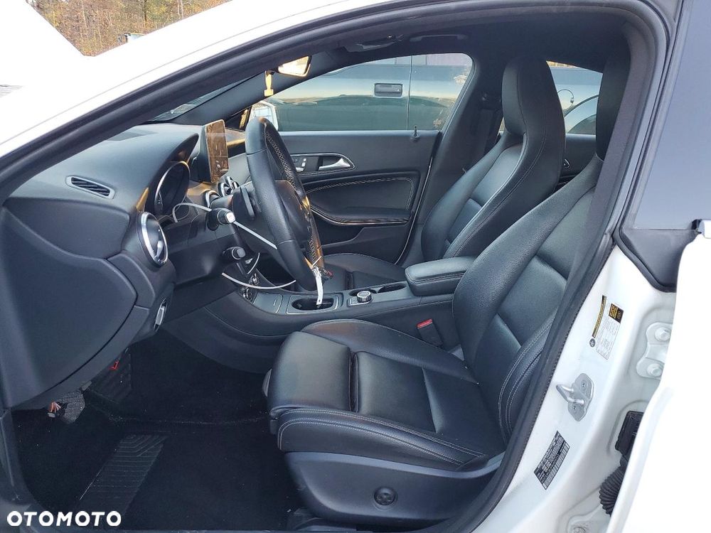 Mercedes-Benz CLA 250 4Matic 7G-DCT - 8