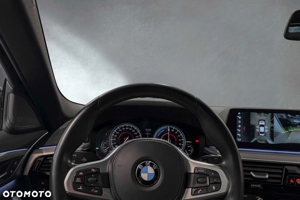 BMW Seria 5 530e M Sport Edition - 8