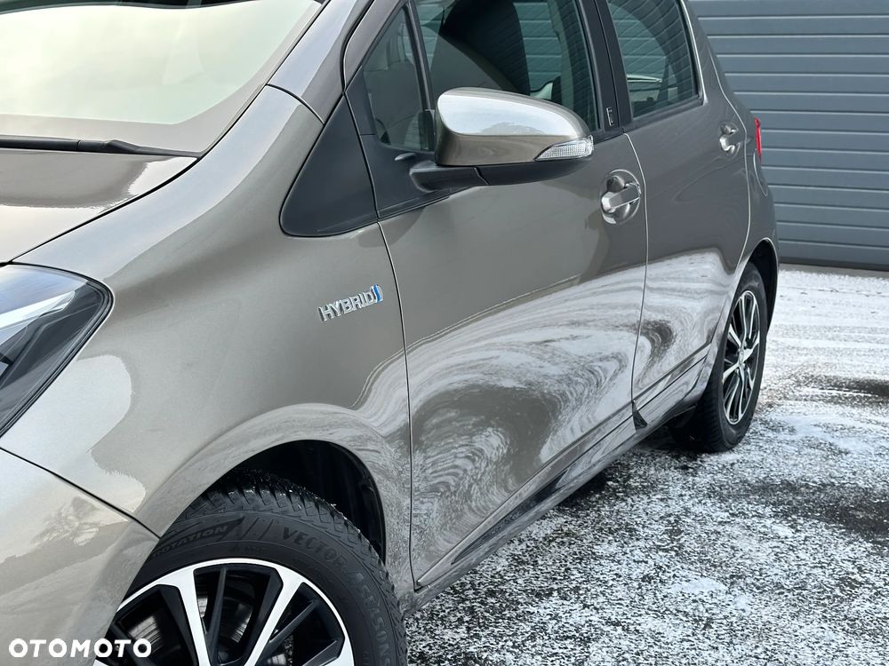 Toyota Yaris Hybrid 100 Business Edition - 11