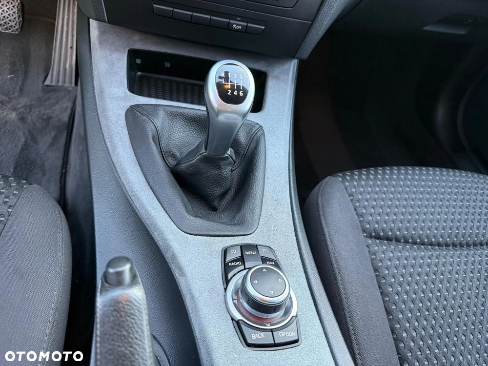 BMW Seria 3 320i - 24