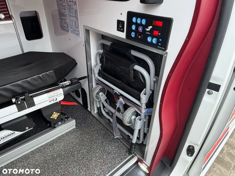 Opel Vivaro Karetka Ambulans Ambulance Sanitarny EN1789 - 8