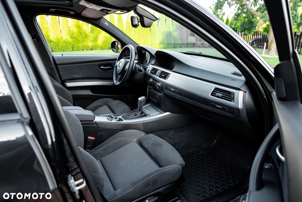 BMW Seria 3 320d xDrive - 23