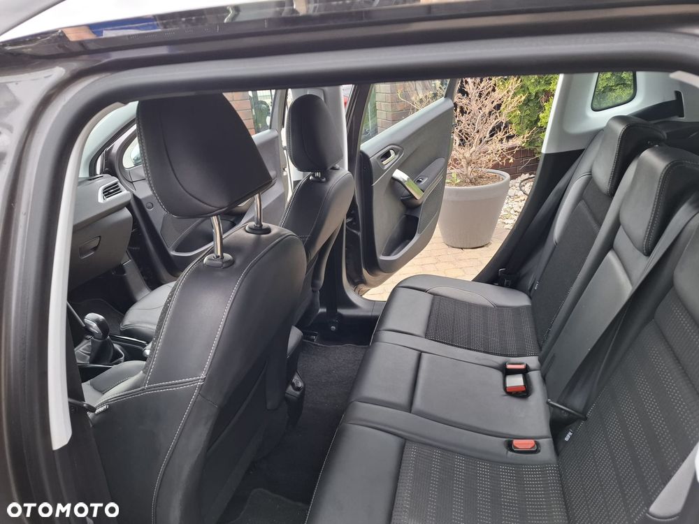 Peugeot 2008 1.2 Pure Tech Allure S&S - 11