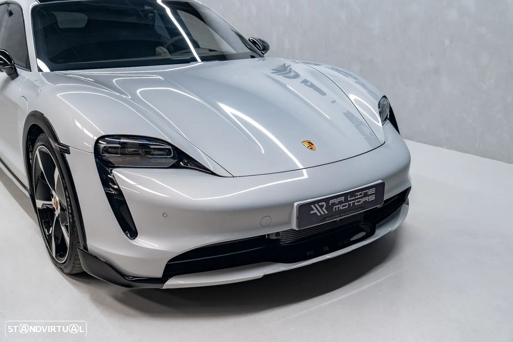 Porsche Taycan Cross Turismo 4 - 8