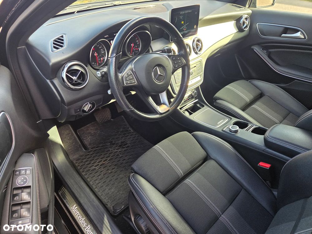 Mercedes-Benz GLA - 12