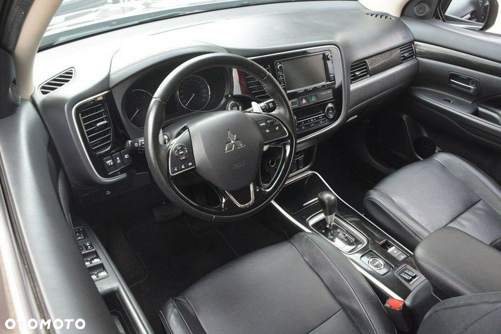 Mitsubishi Outlander 2.2 DI-D Instyle SDA 4WD - 11