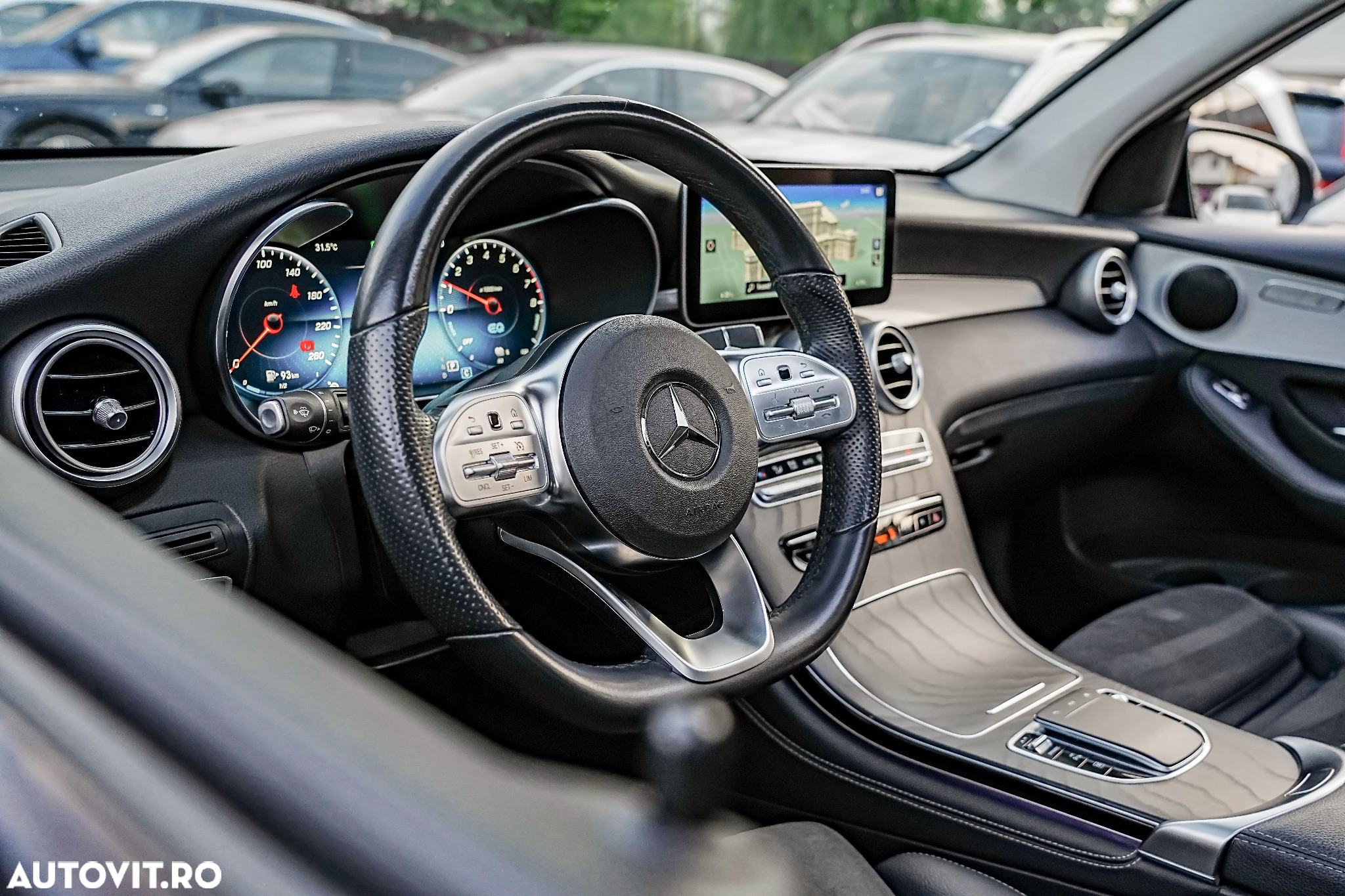 Mercedes-Benz GLC 300 e 4Matic 9G-TRONIC AMG Line Plus - 28