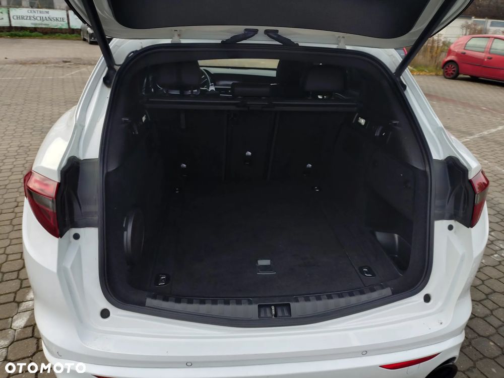 Alfa Romeo Stelvio 2.0 Turbo TI Q4 - 11