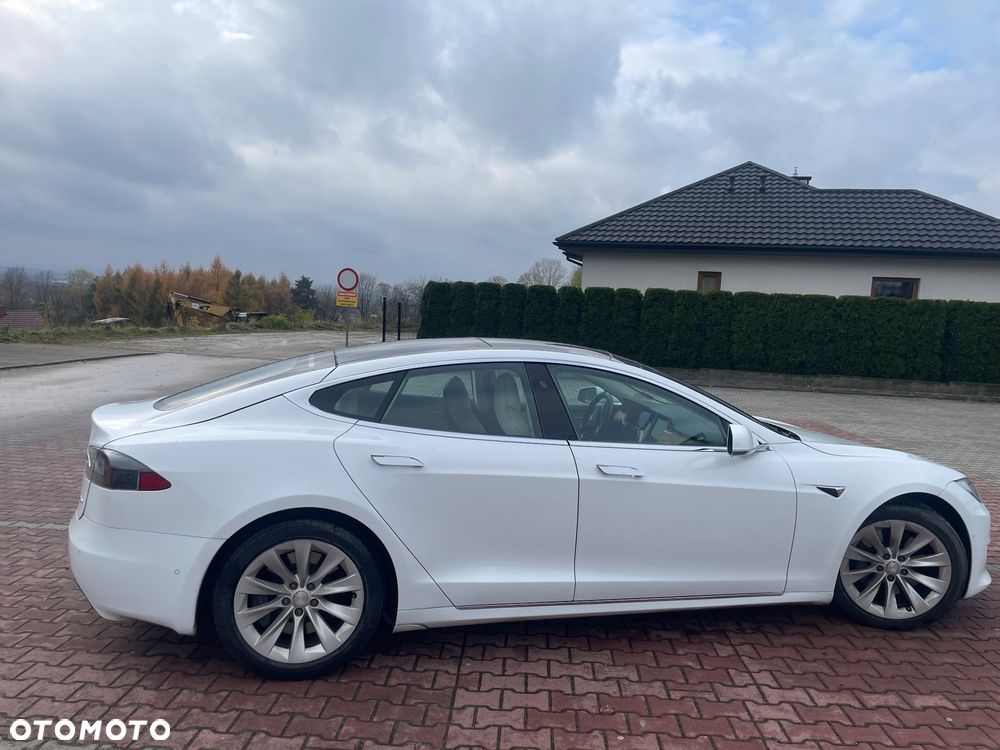 Tesla Model S - 5