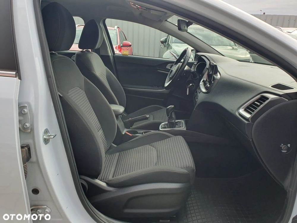 Kia Ceed 1.5 T-GDI M - 25