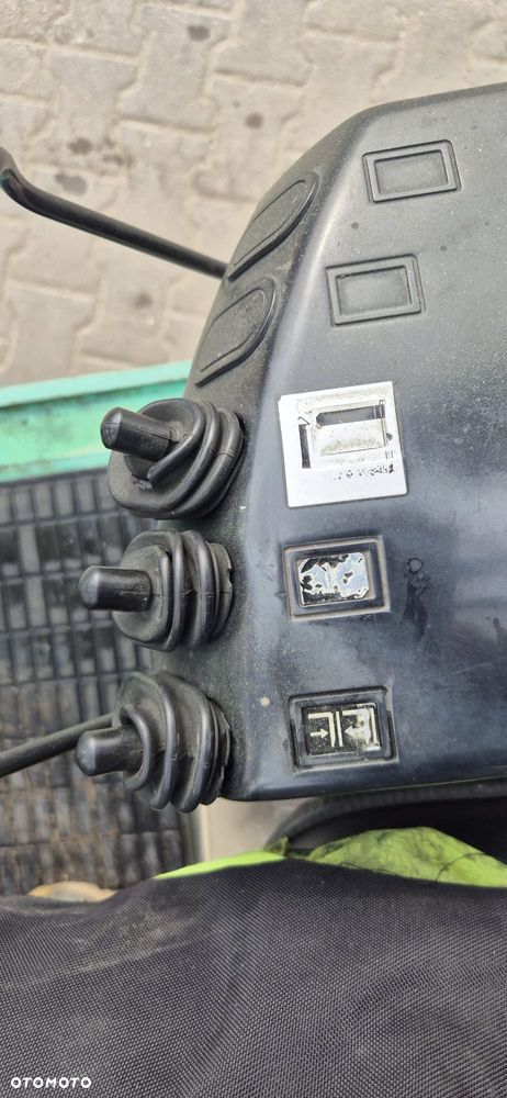 Mitsubishi EF25A - 9