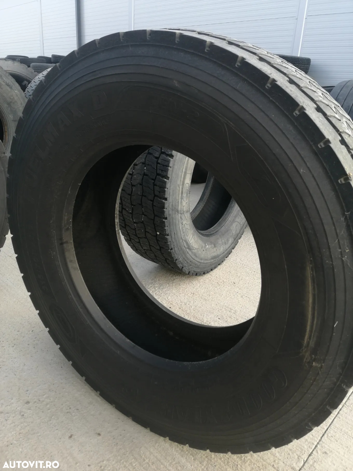 2 bucati Anvelope TRACTIUNE second hand 315/70R 22.5 Goodyear FUELMAX D - 2