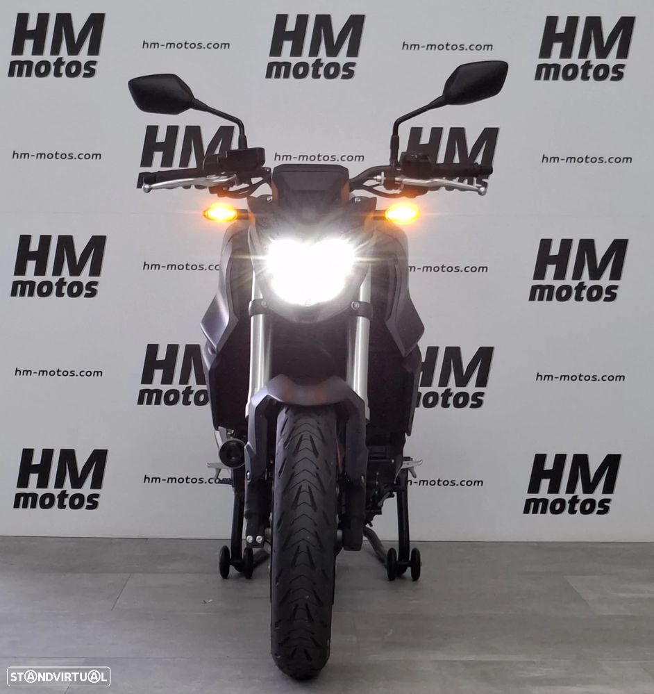 Honda CB 750 HORNET - 4