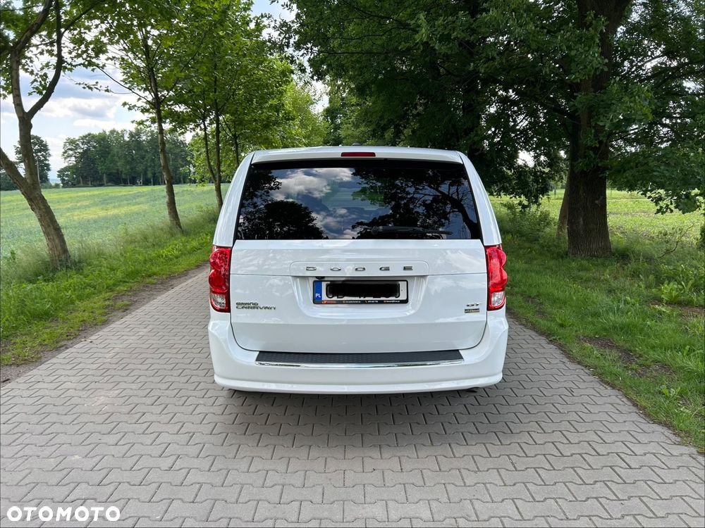 Dodge Grand Caravan - 12